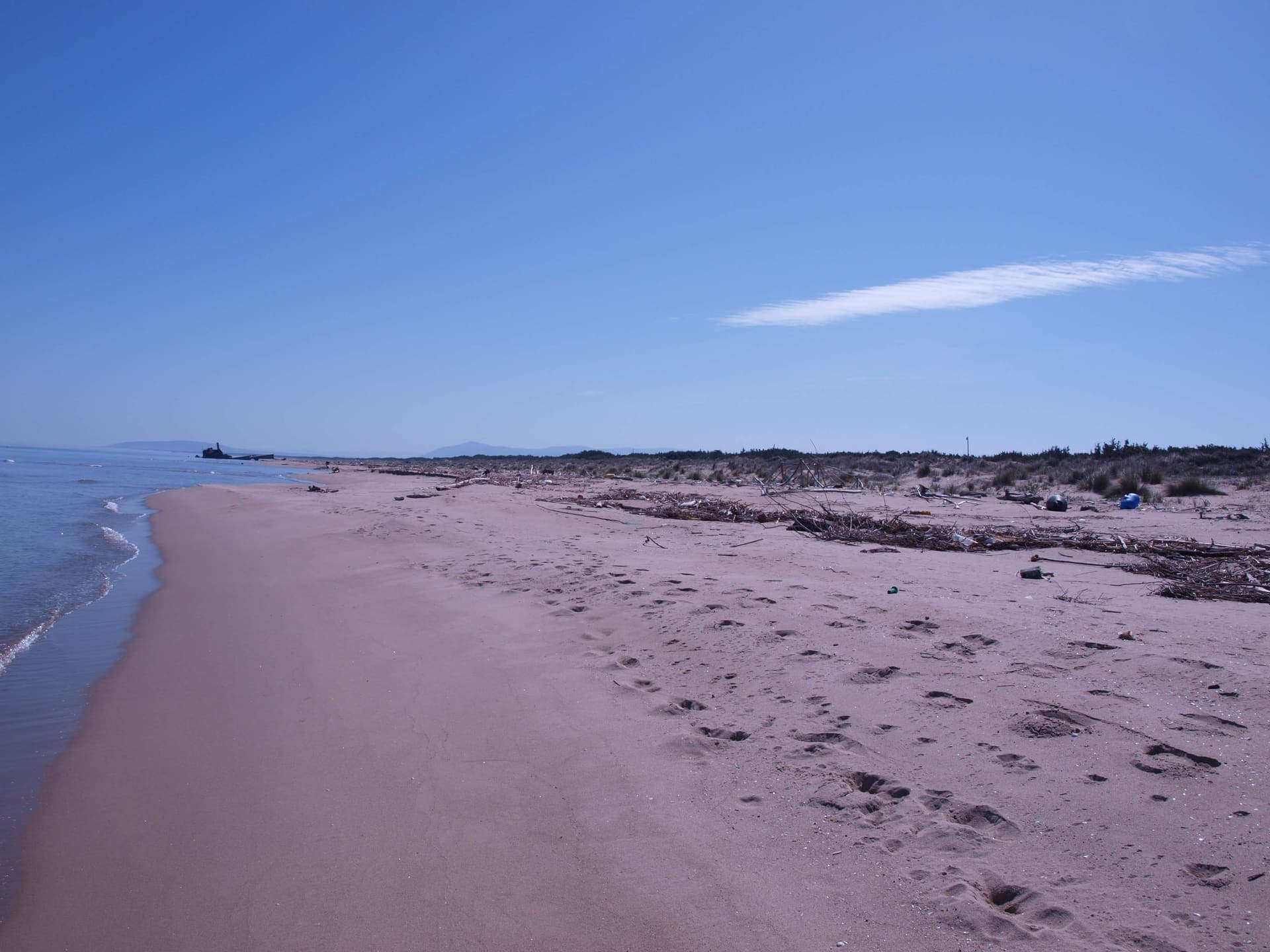 Wide sandy beach at Marina di Lesina