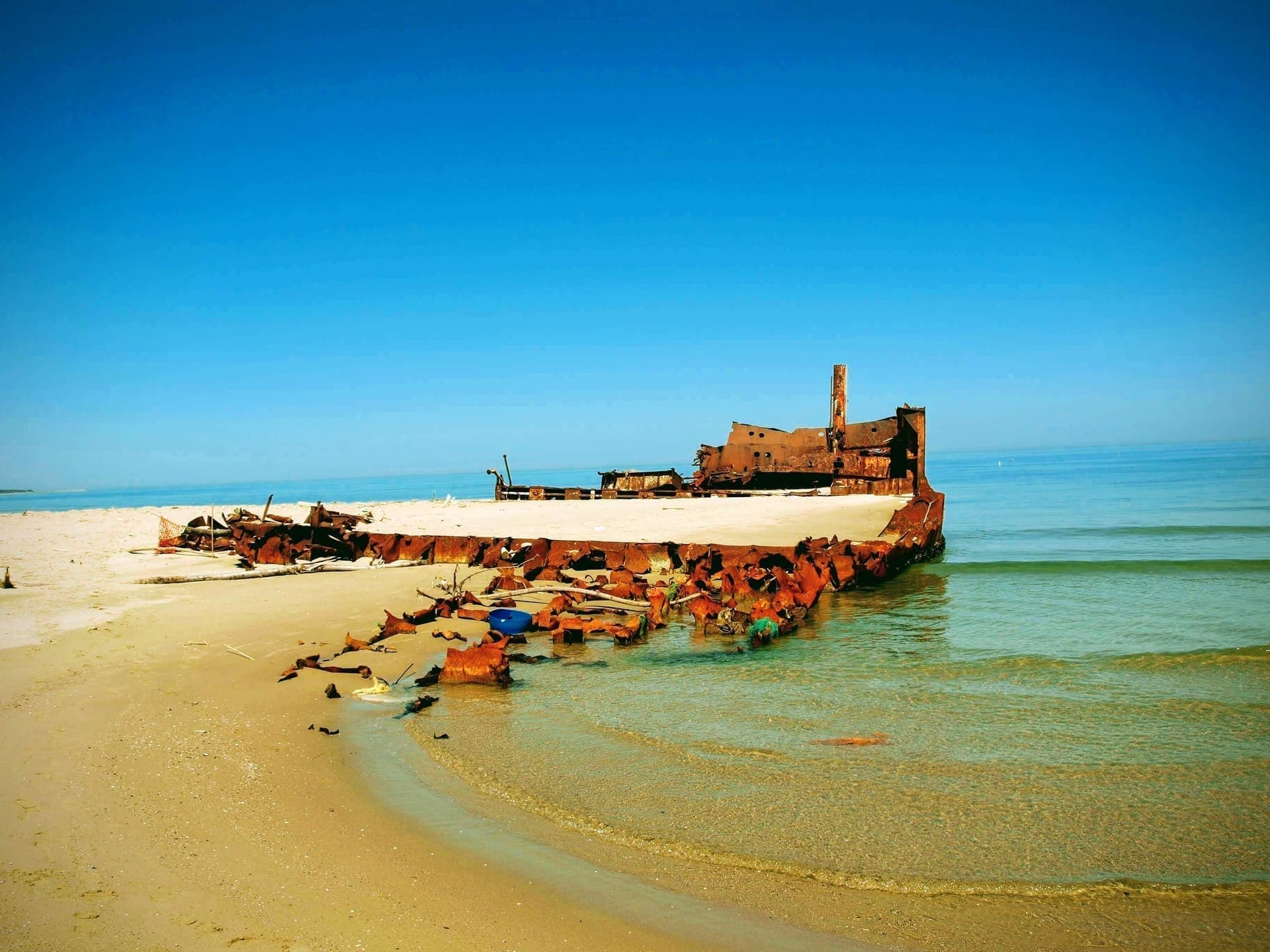 Wide sandy beach at Marina di Lesina