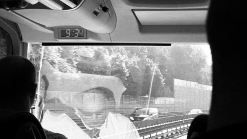 Vista dal finestrino di un autobus